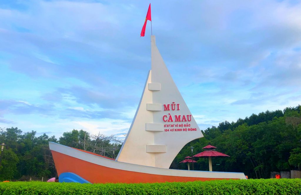 Đưa lưới chắn rác, nắp hố ga đến Cà Mau - nơi cuối bản đồ Việt Nam